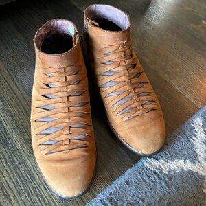 Naot designer Ankle Boots / Booties, Aura Collection Leveche, Great Condition!